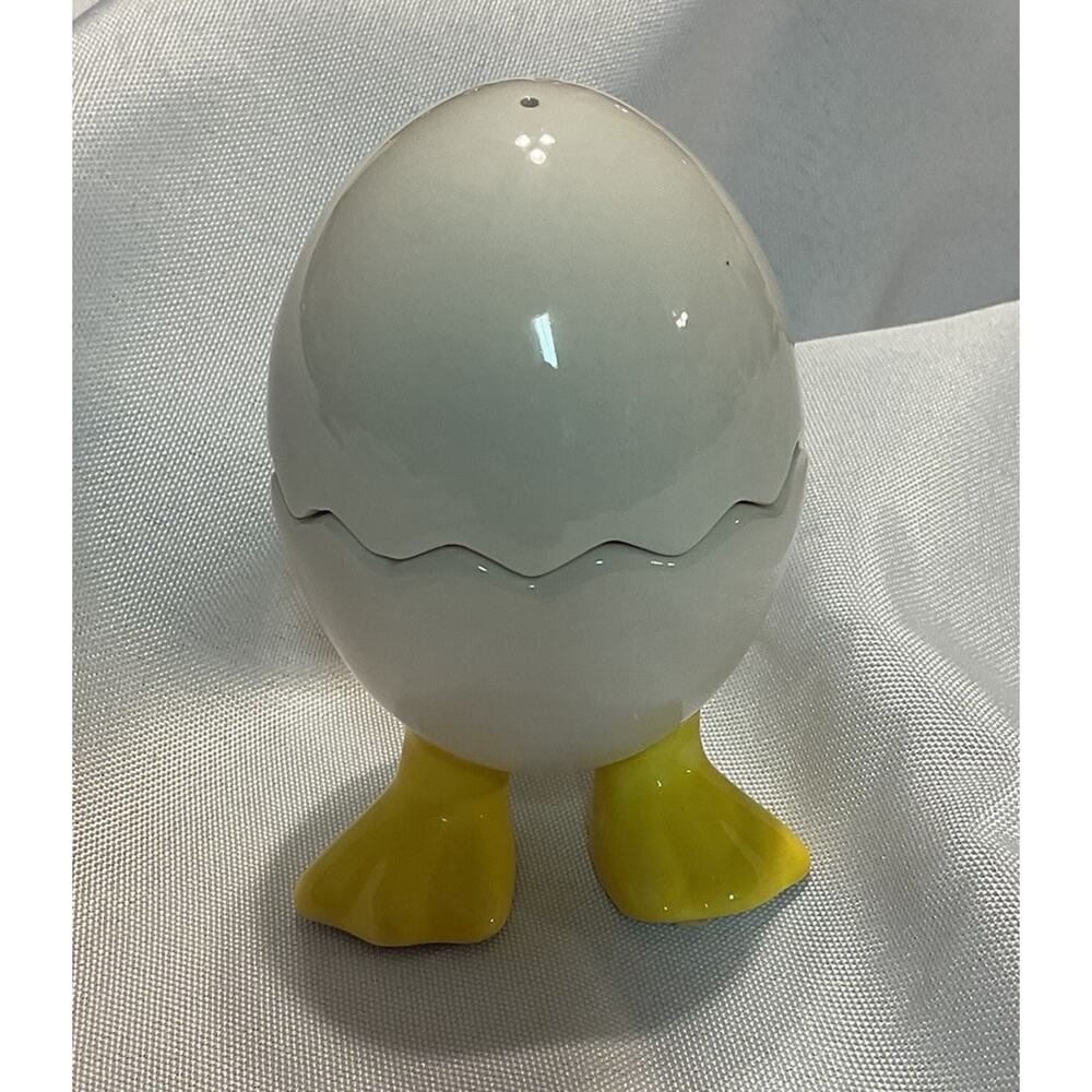 Ganz Bella Casa Salt & Pepper Shaker Stacked Cracked Egg Collectible Yellow Yolk